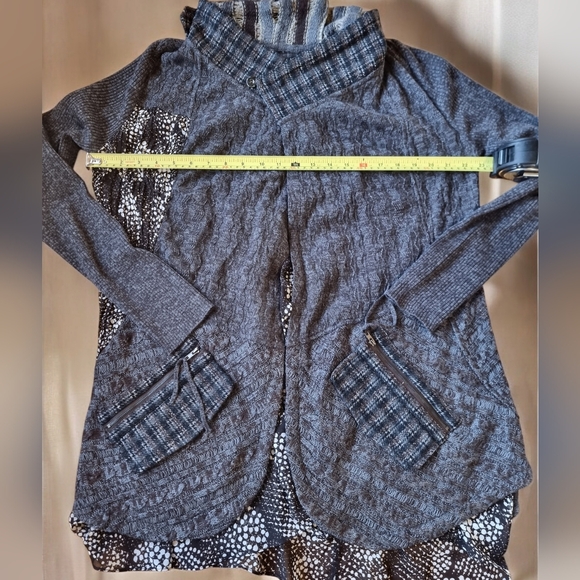 Giusto dama Mixed Fabric Made in Italy Unique Ruffled Cardigan - Picture 12 of 15